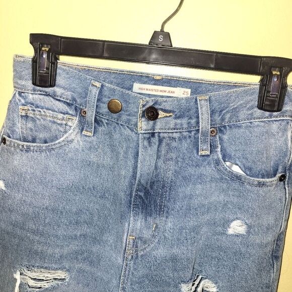 Levi's Distressed High Waisted Mom Jean 25 - Picture 3 of 10